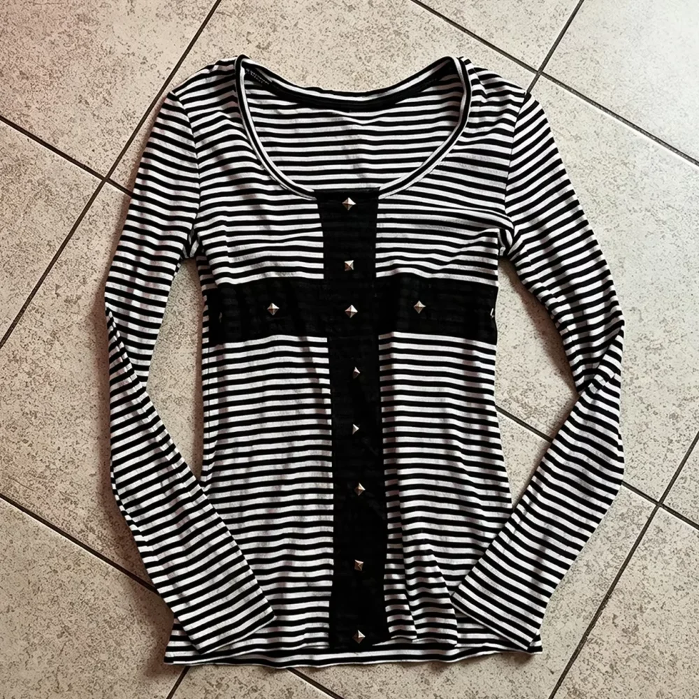 Retro Gothic Punk Striped Long Sleeve Tee, Cross Rivet Detailed Round Neck Slim Fit Dark Aesthetic Streetwear Shirt