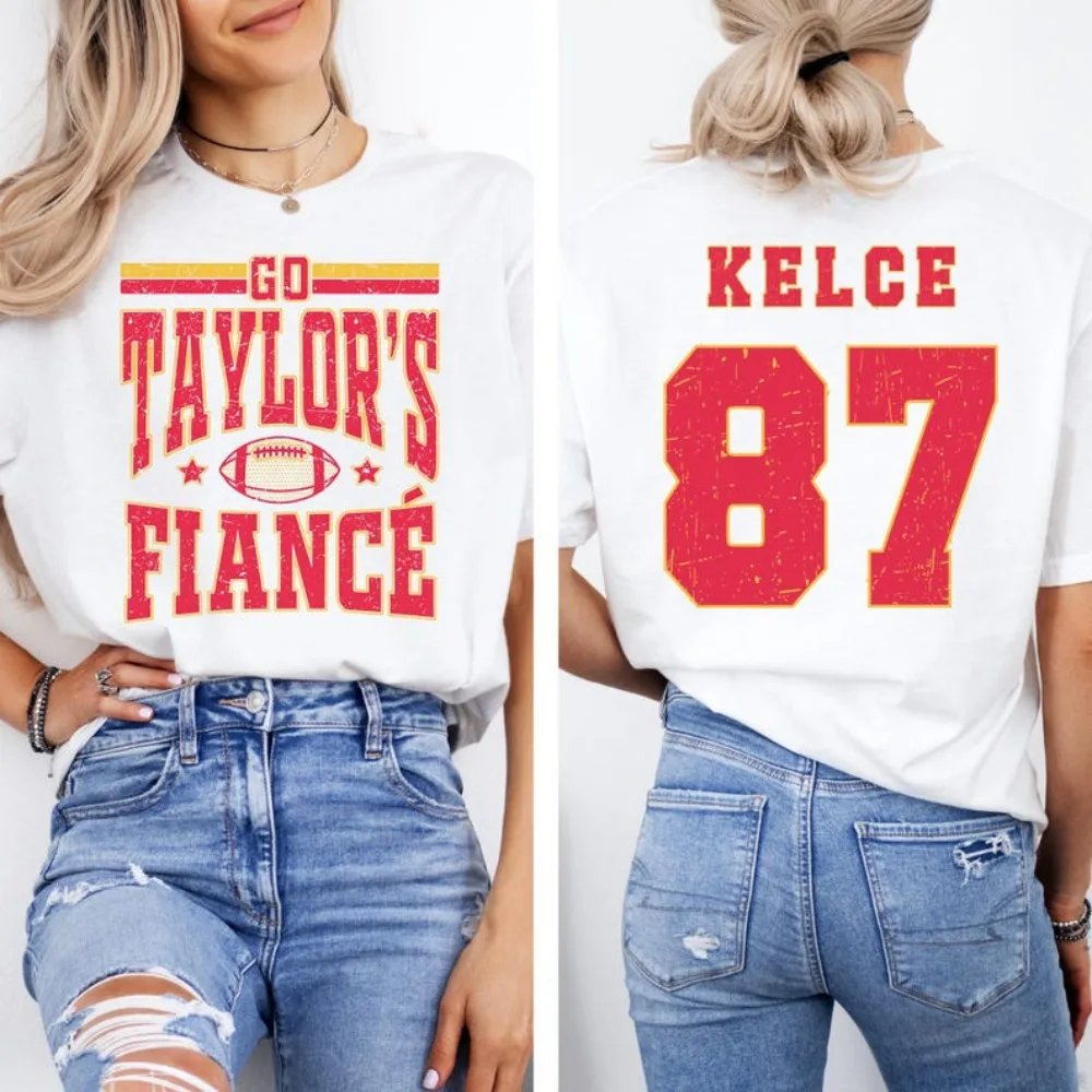 قميص Go Taylor's Fiancé Travis Kelce Swiftie Engged in The Fiancée Era Go Taylor's Fiance قميص الرجال والنساء بأكمام قصيرة