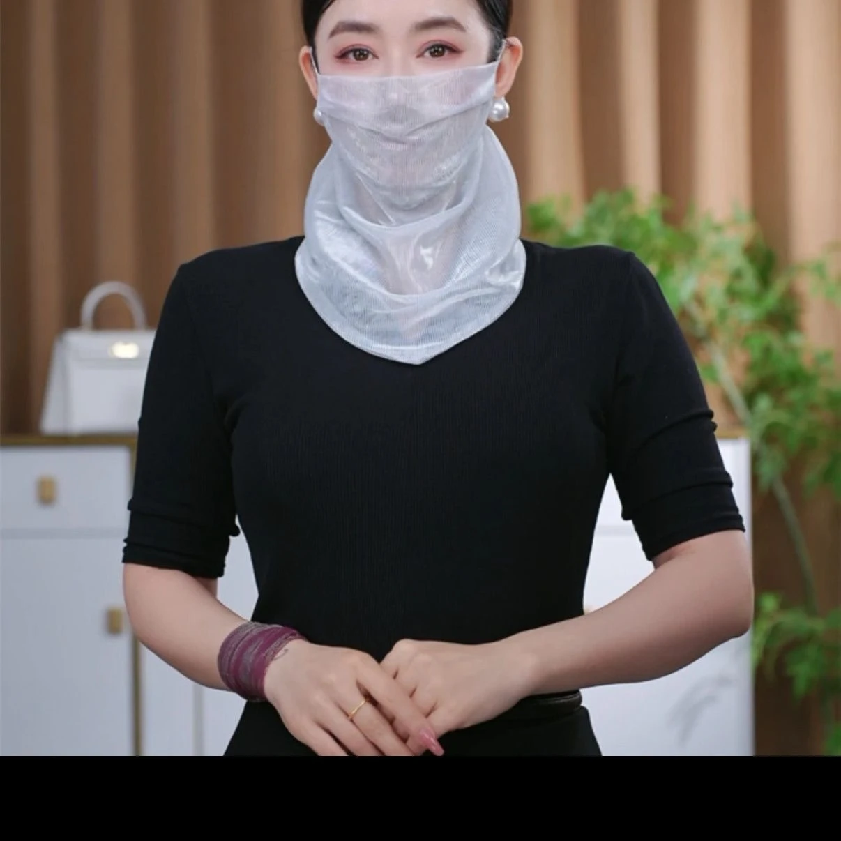 

Sun-protective Scarf with Pearl Face Cover, Colorful Pearl-Embellished Summer Silk Scarf and Veil, Multifunctional Face Cover