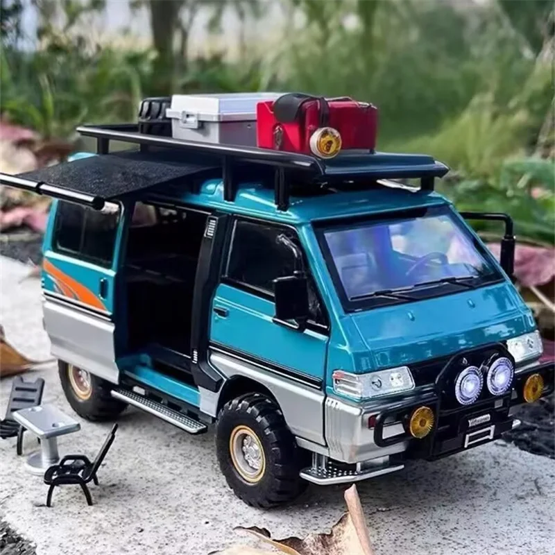 

1:24 Mitsubishi Delica MPV, модель автомобиля из сплава, литье под давлением, металлические коммерческие транспортные средства, модель автомобиля, звуковая и световая имитация, детская игрушка в подарок