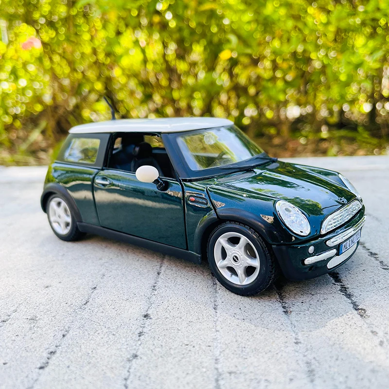 Maisto 1:24 BMW MINI Countryman green alloy super toy car simulation alloy car model crafts decoration collection toy tools gift