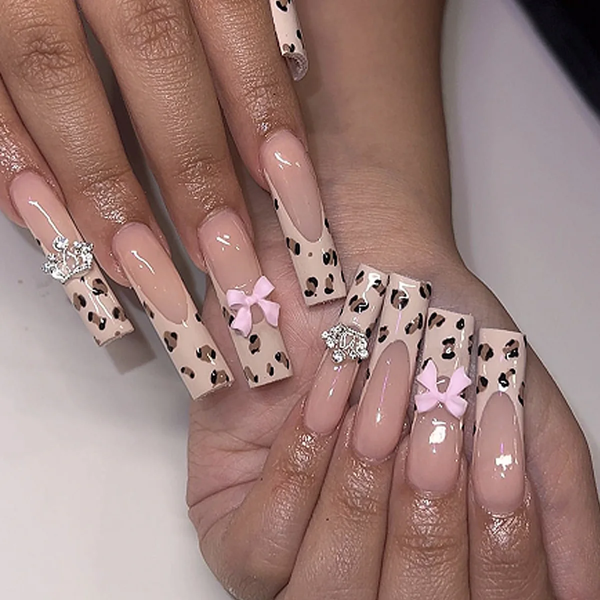 تابوت طويل يضغط على الأظافر الصناعية ، طباعة فهد ، طراز فرنسي ، بقع أظافر مزيفة ، تصميمات كرز وماس ، فن تجميل الأظافر ، 24 والي