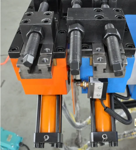 المصنع مباشرة جهاز ثني الأنابيب الهيدروليكية SS أنبوب العادم الكهربائي بندر الأنابيب