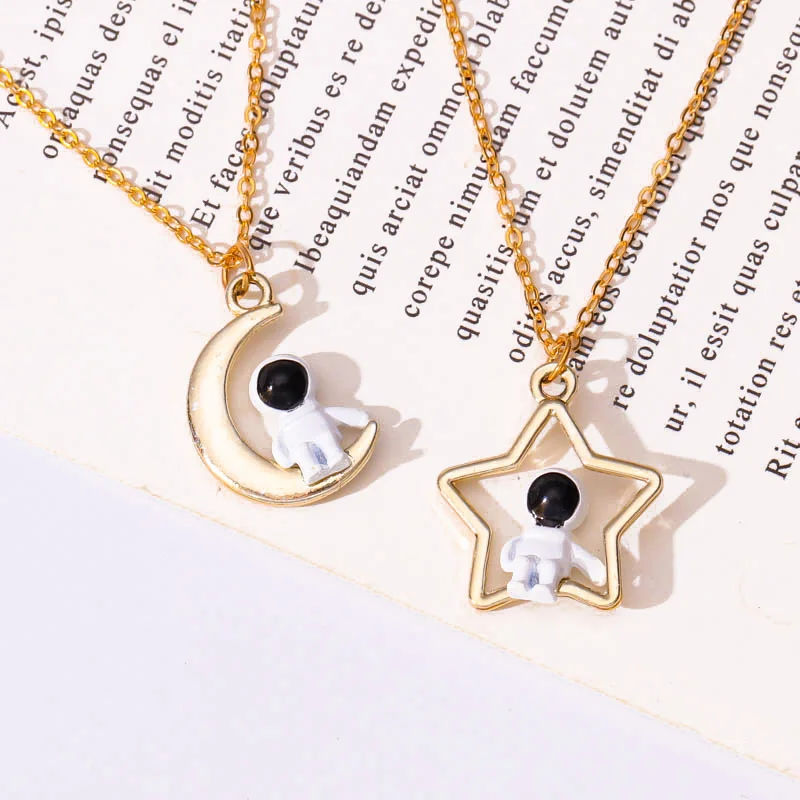 2023 New Trendy Alloy Enamel Moon Star 3D Spaceman Pendant Necklace Delicate Astronaut Charm Necklace Jewelry For Couple Girls