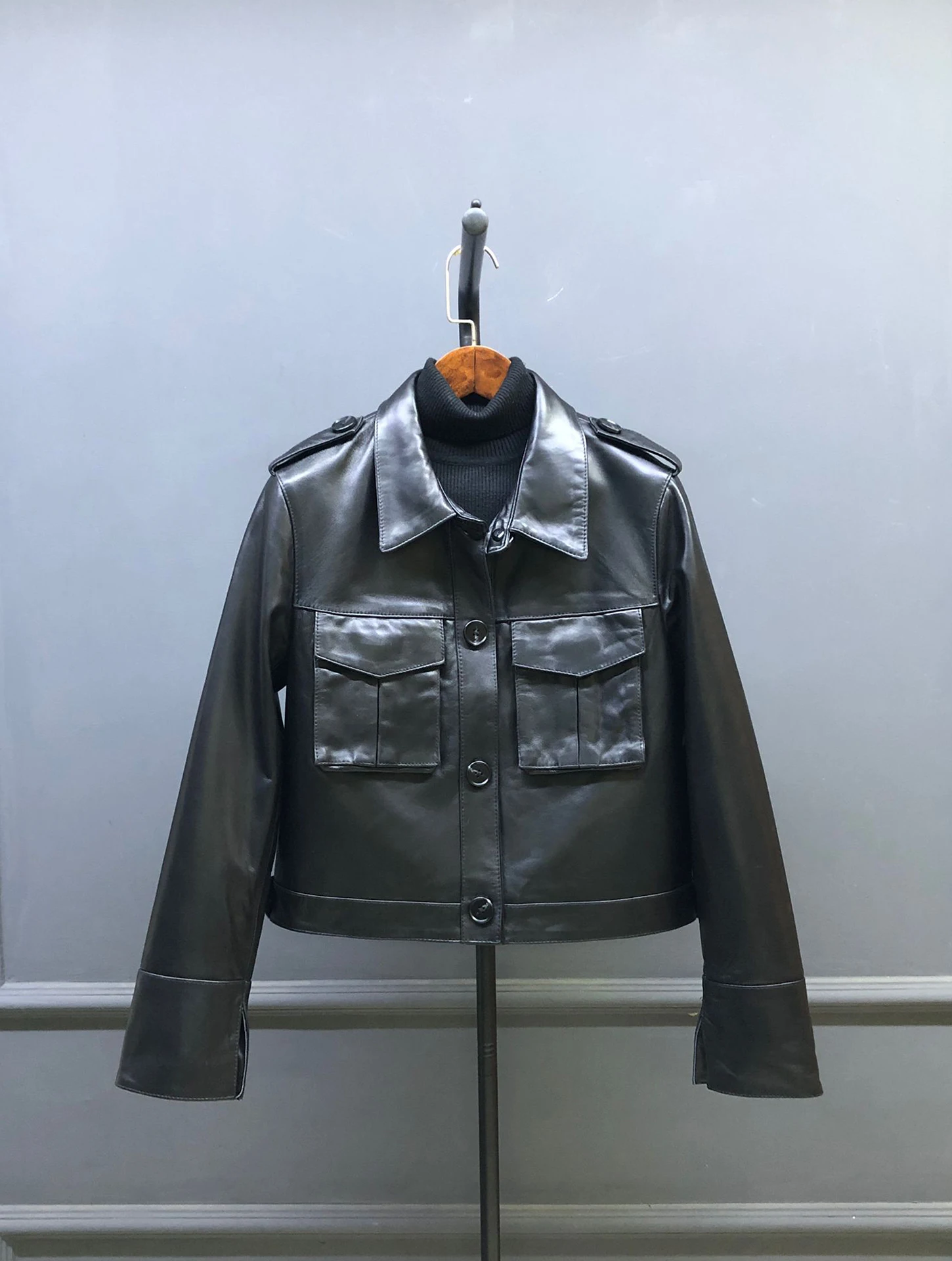 Echt leer, schapenvacht, casual, enkelknoops damesjas, leeftijdsonthullende bikerjas, veelzijdige korte lengte, woon-werkmode