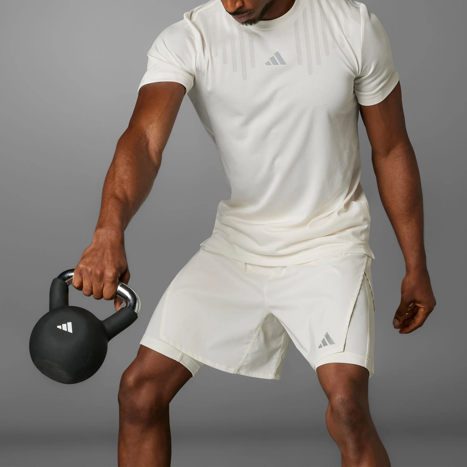 

Официальная аутентичная мужская футболка Adidas AIRCHI TEE HIIT для спорта и фитнеса с коротким рукавом IS3736