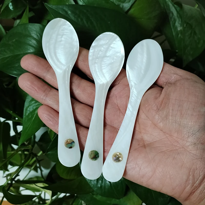 3 PCS Shell Caviar Spoons Mother of Pearl Caviar Spoons Round Handle for Caviar, Egg, Ice Cream, Coffee, Restaurant Serving