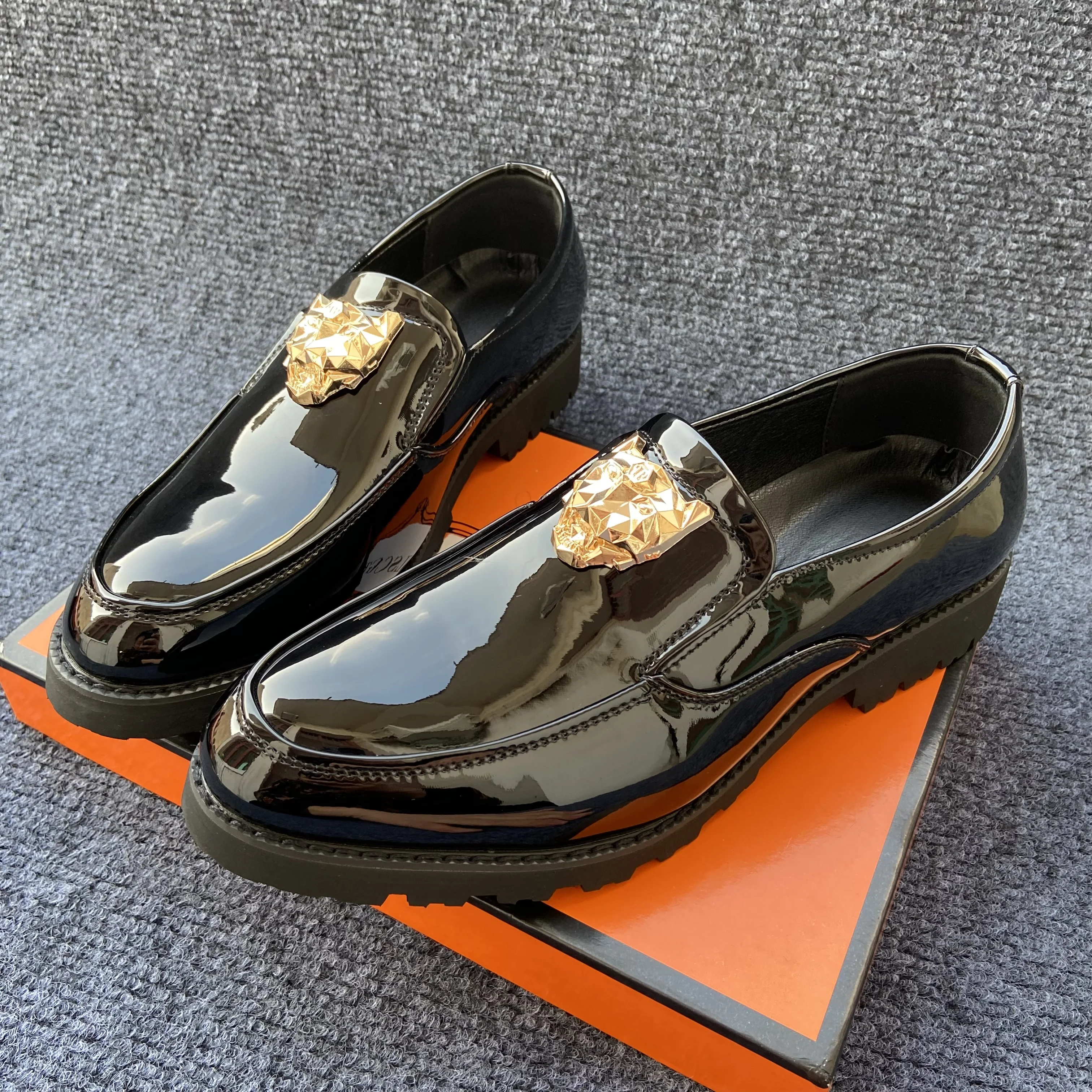 براءات الاختراع أحذية جلدية بدون كعب للرجال فستان أحذية فاخرة للرجل العلامة التجارية الرسمية أحذية رجالية حفلة موسيقية الأعمال عادية chaussure أوم