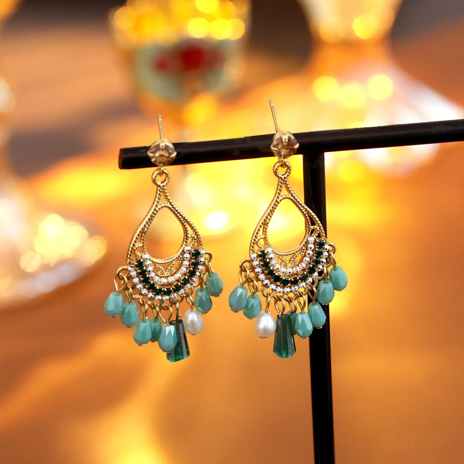 

Vintage Ethnic Exotic High Quality Womens Hollow Out Crystal Tassel Dangle Earrings Niche Fashion Temperament Slimming Wholesale