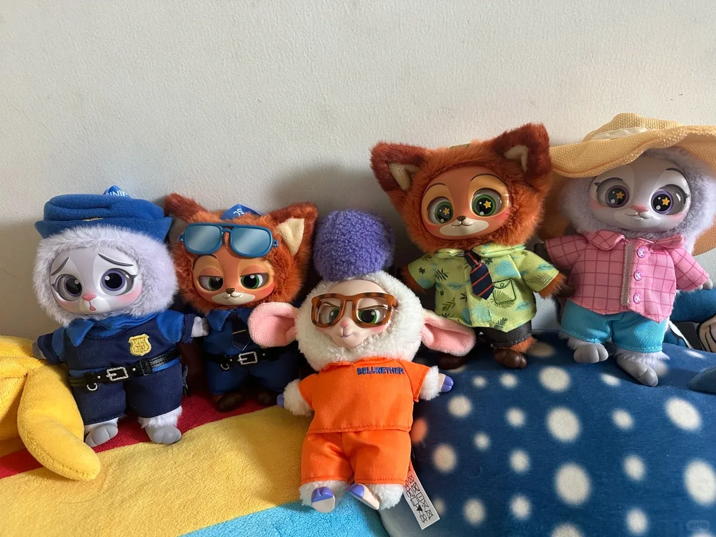صندوق أعمى من سلسلة Miniso's Zootopia، قلادة حقيبة ظهر أنيمي، ديكور ألعاب عصري، صندوق غامض لجمع الهدايا