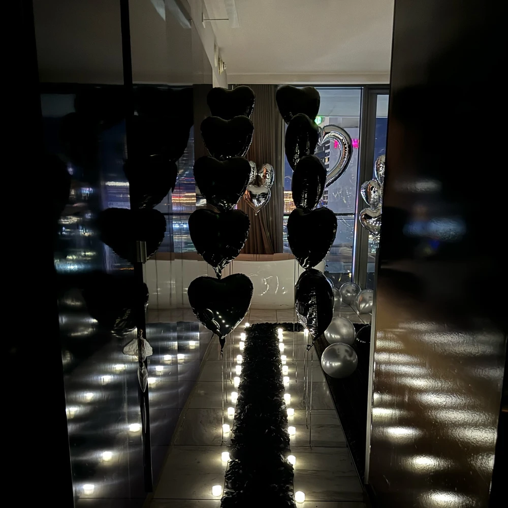 Czarno-srebrny zestaw balonów Miłość Balon z folii aluminiowej Symulowane płatki Urodziny Ślub Walentynki Dekoracja Rekwizyty fotograficzne — zdjęcie 6
