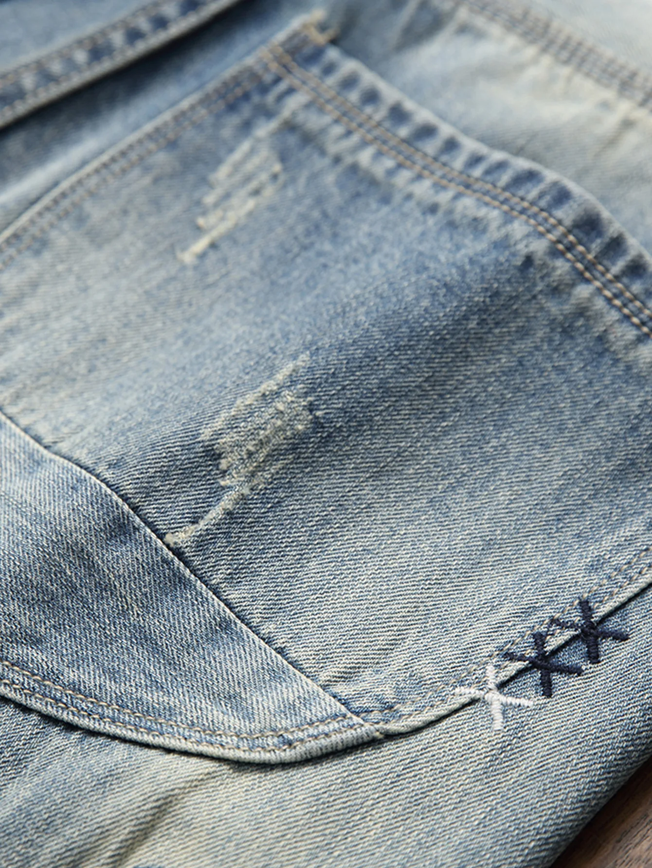 ผู้ชายฤดูร้อนทําลายกางเกงยีนส์กางเกงเย็บปักถักร้อยแฟชั่น High Street Ripped Denim กางเกงขาสั้นหลุม Streetwear Distressed กางเกงขาสั้น