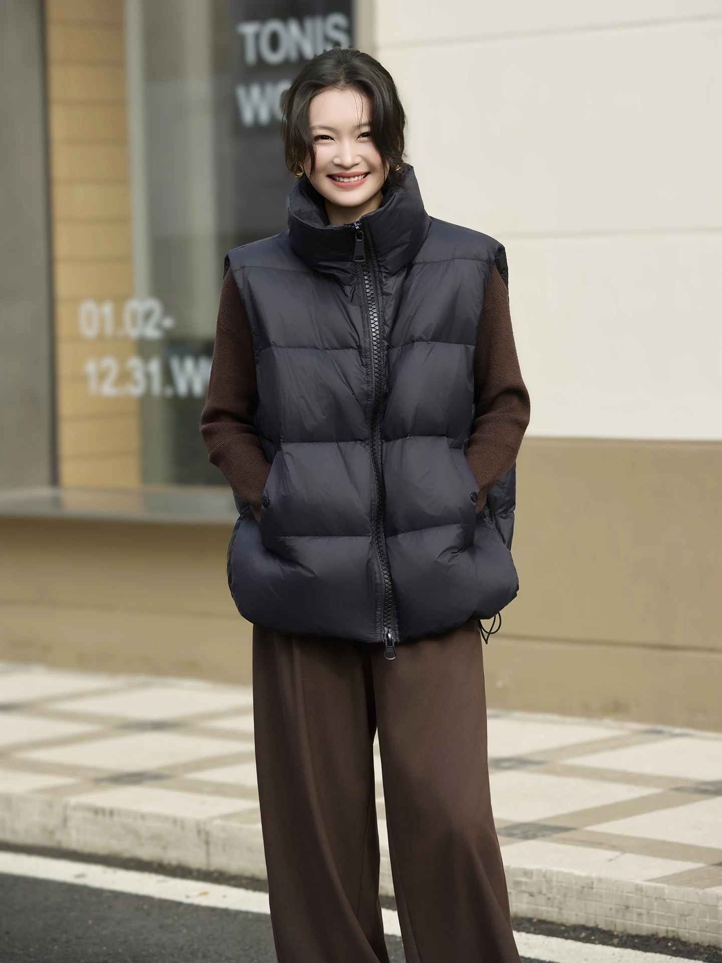 Women's Faionable Du down Vest Svel Outerwear Jaet 2025 Winter New Sle Versatile Zipper Closure  Color