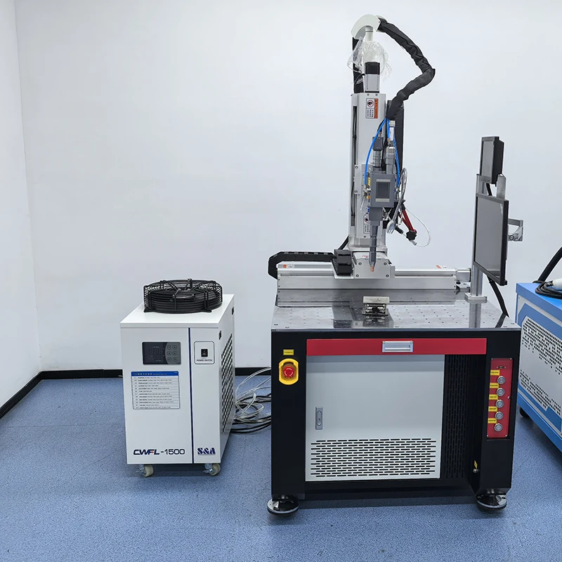 Saldatrice laser a fibra per saldatrice a piattaforma Raycus 3000W