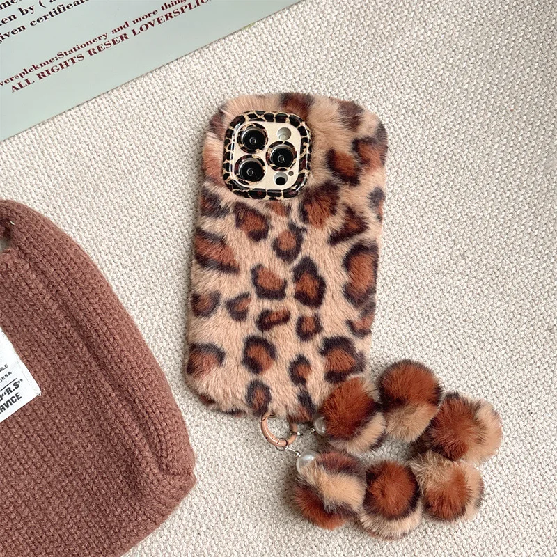 Funda de moda con estampado de leopardo, peluche y soporte para lente, para iPhone 17Air 15 14 13 12 11 16 Pro Max, con cadena para muñeca y protección contra golpes 3