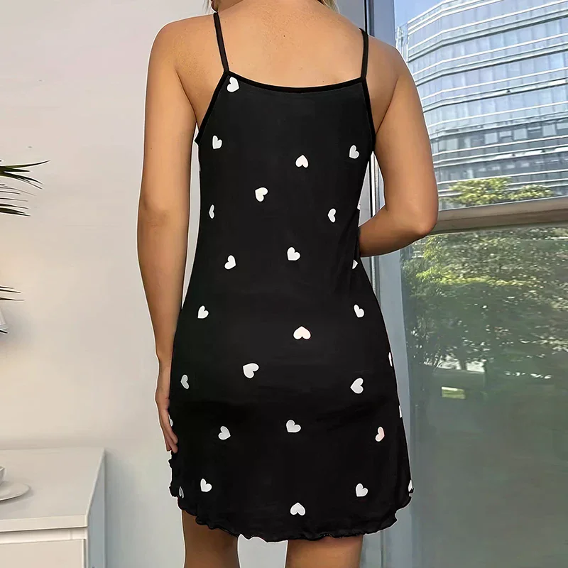 Nuova camicia da notte con bretelle stampata a cuore rosso alla moda per le donne a casa