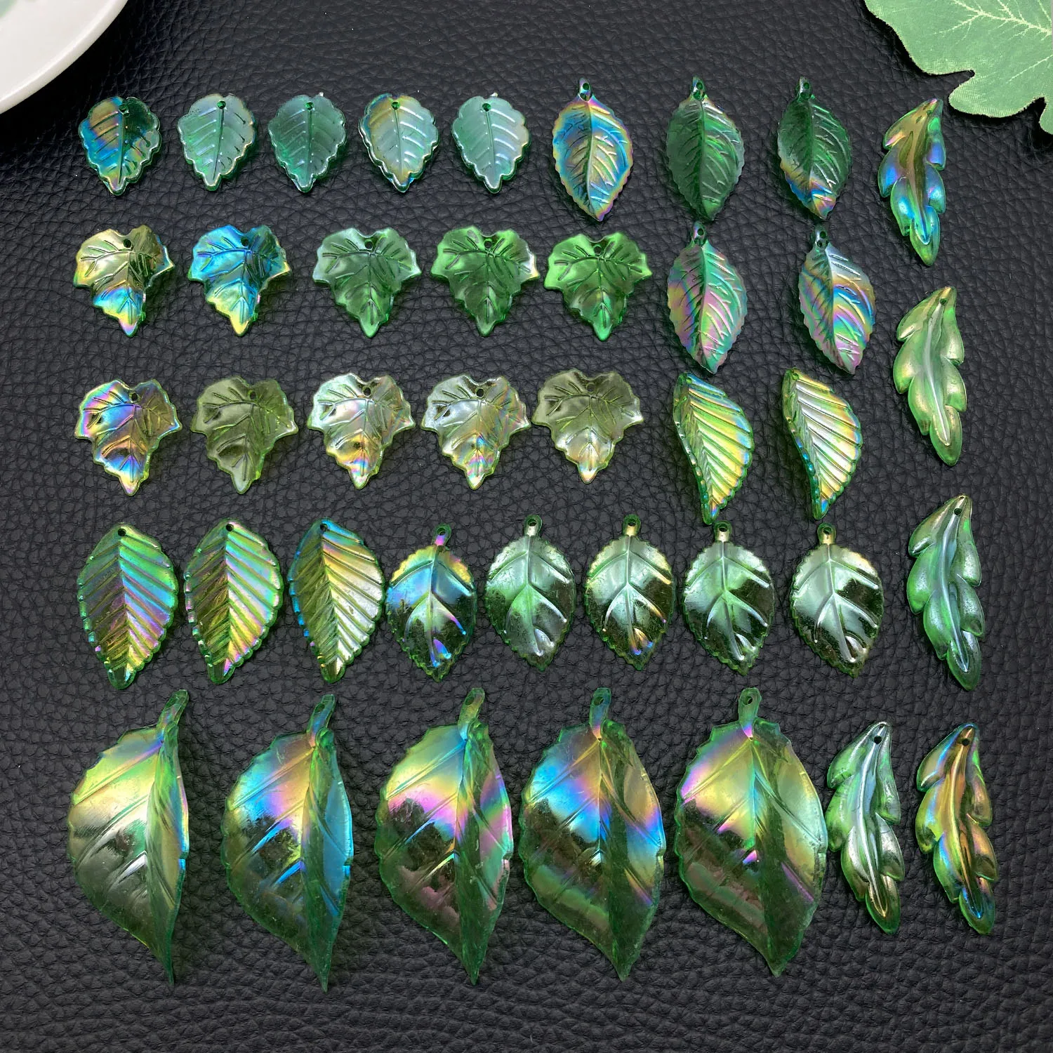  40/50/60pcs Transparent Acrylic Leaf Charms Colored Leaves Pendants for DIY Necklaces Bracelets Crafts Jewelry Making Supplies