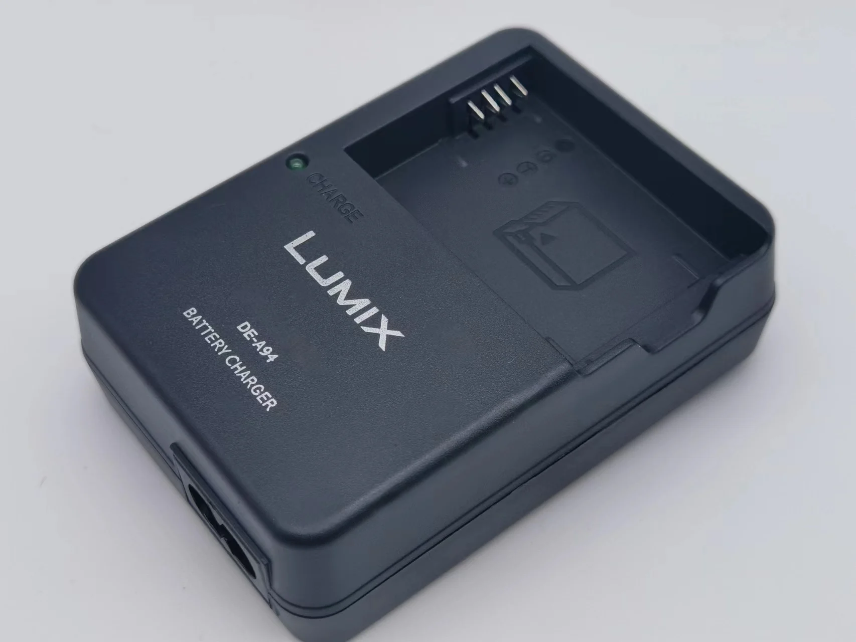 Battery Charger for Camera Panasonic LUMIX DE-A93B DE-A94 DE-A94B DMW-BTC7  DEA93B DEA94 DEA94B DMWBTC7