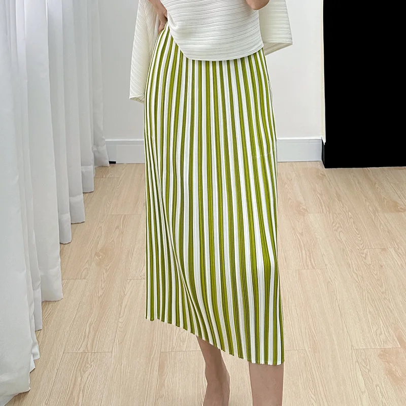 Miyake Style Comfortable, Casual, Slim, Elegant, Fashionable Striped Printed Pleated Skirt Women's 2024 Summer New Style