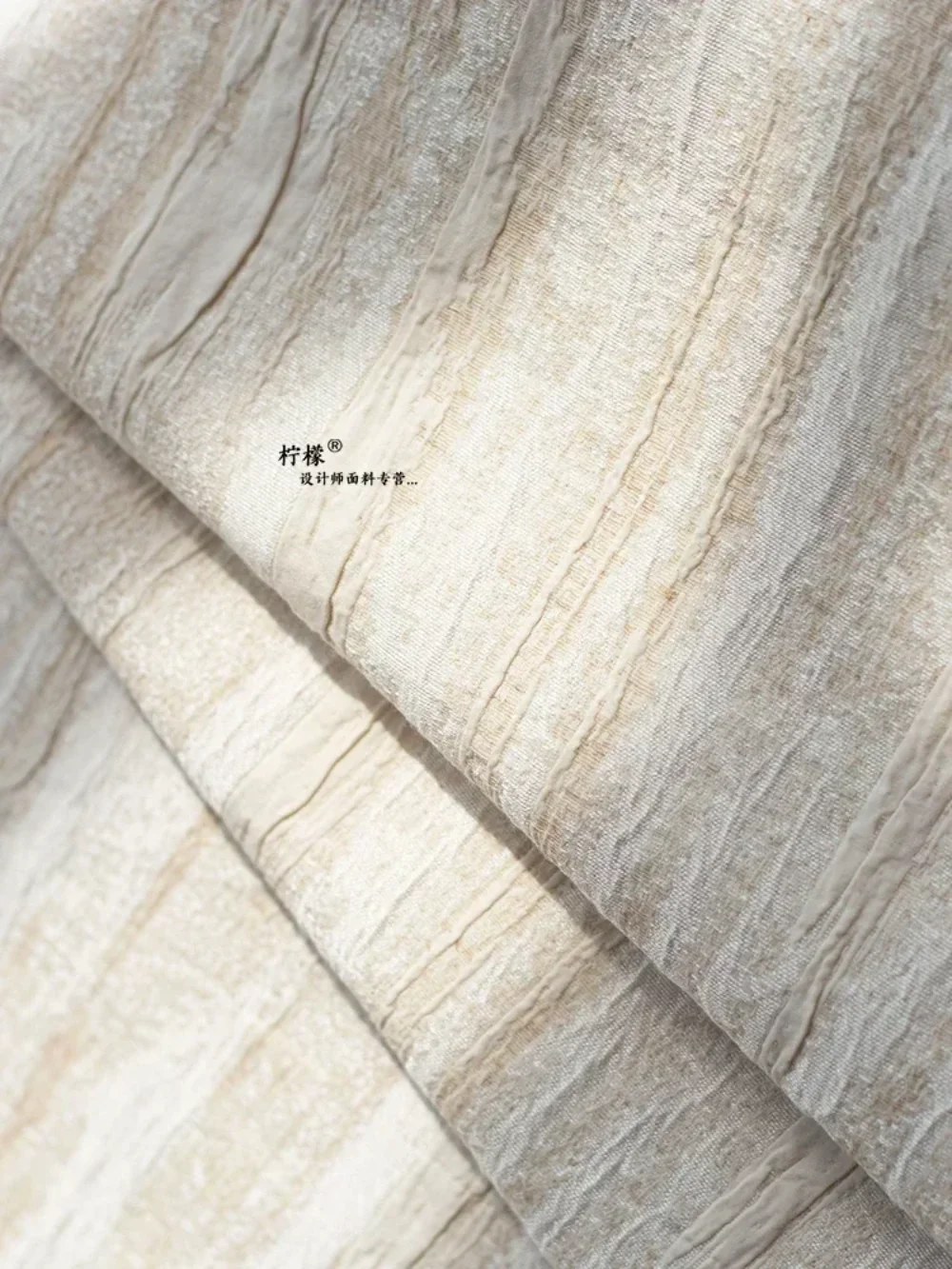 

Белоснежная устойчивая к морщинам плиссированная жаккардовая ткань для пиджака, дизайнерская ткань, модная ткань для одежды, шитье своими руками