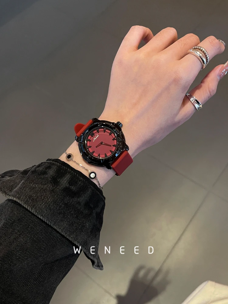 

Elegant women's watch, light luxury 2025 new style, high-end fashion, simple and cool large dial women's watch, gift for women