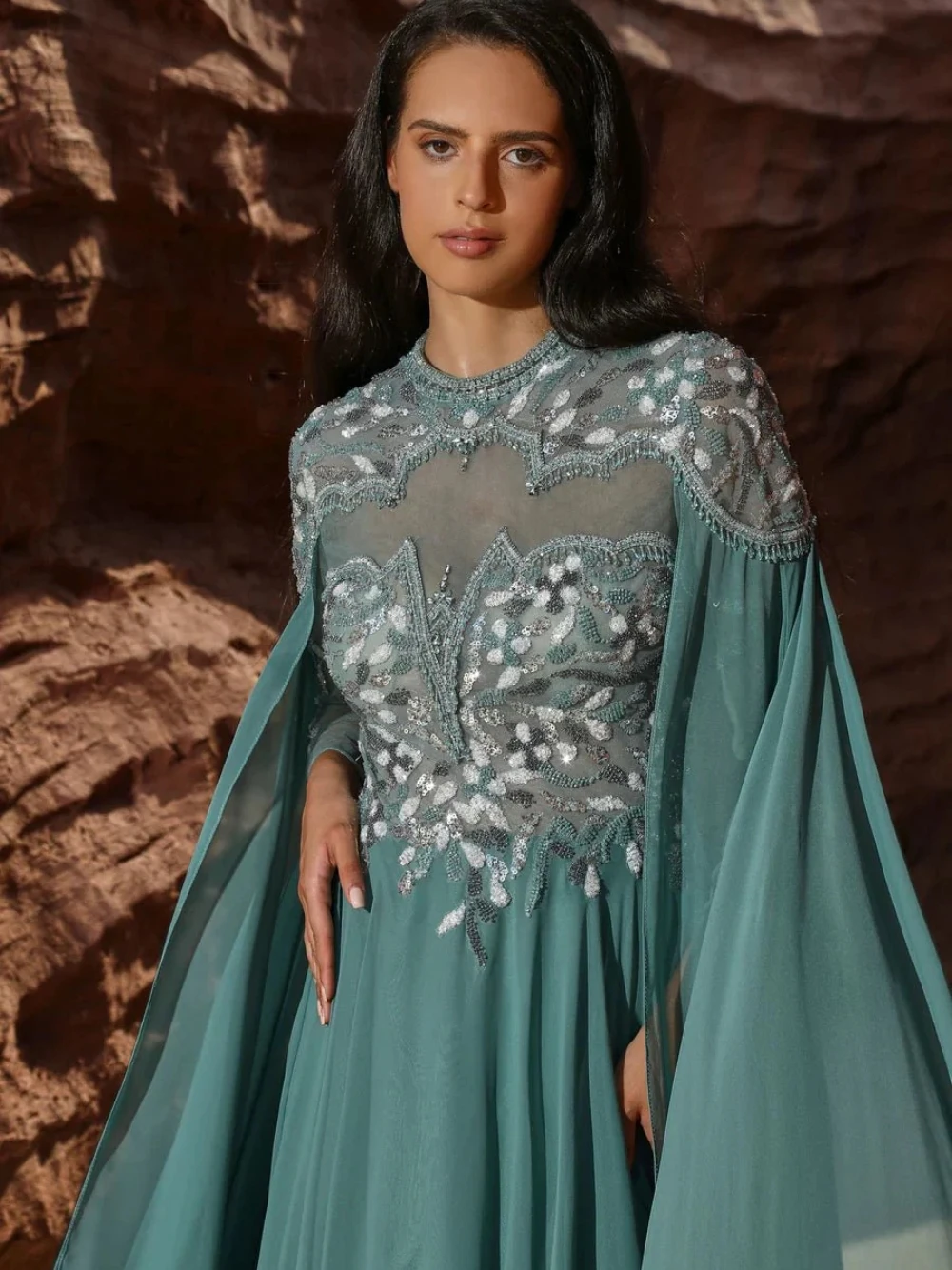 DTLumika Abito da ballo con maniche a mantella fluide in chiffon da festa Taglie forti Abito da sera elegante ed elegante con nappa in rilievo personalizzata