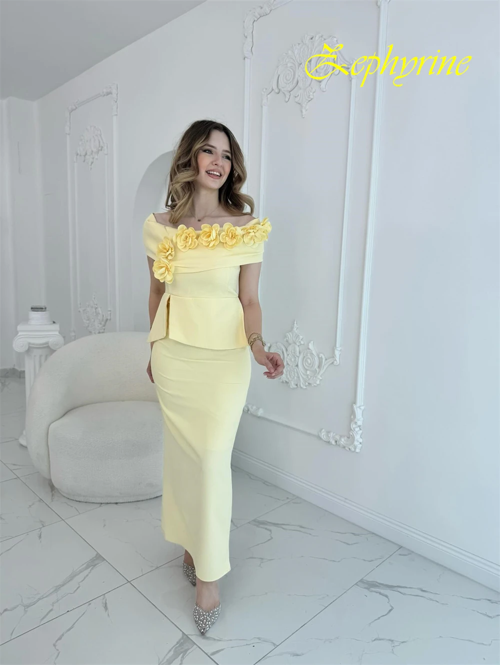 Gaun Malam Leher Perahu Elegan yang Disesuaikan dan Gaun Acara Khusus Jersey Indah dan Gaun Selebriti Bunga Temperamen