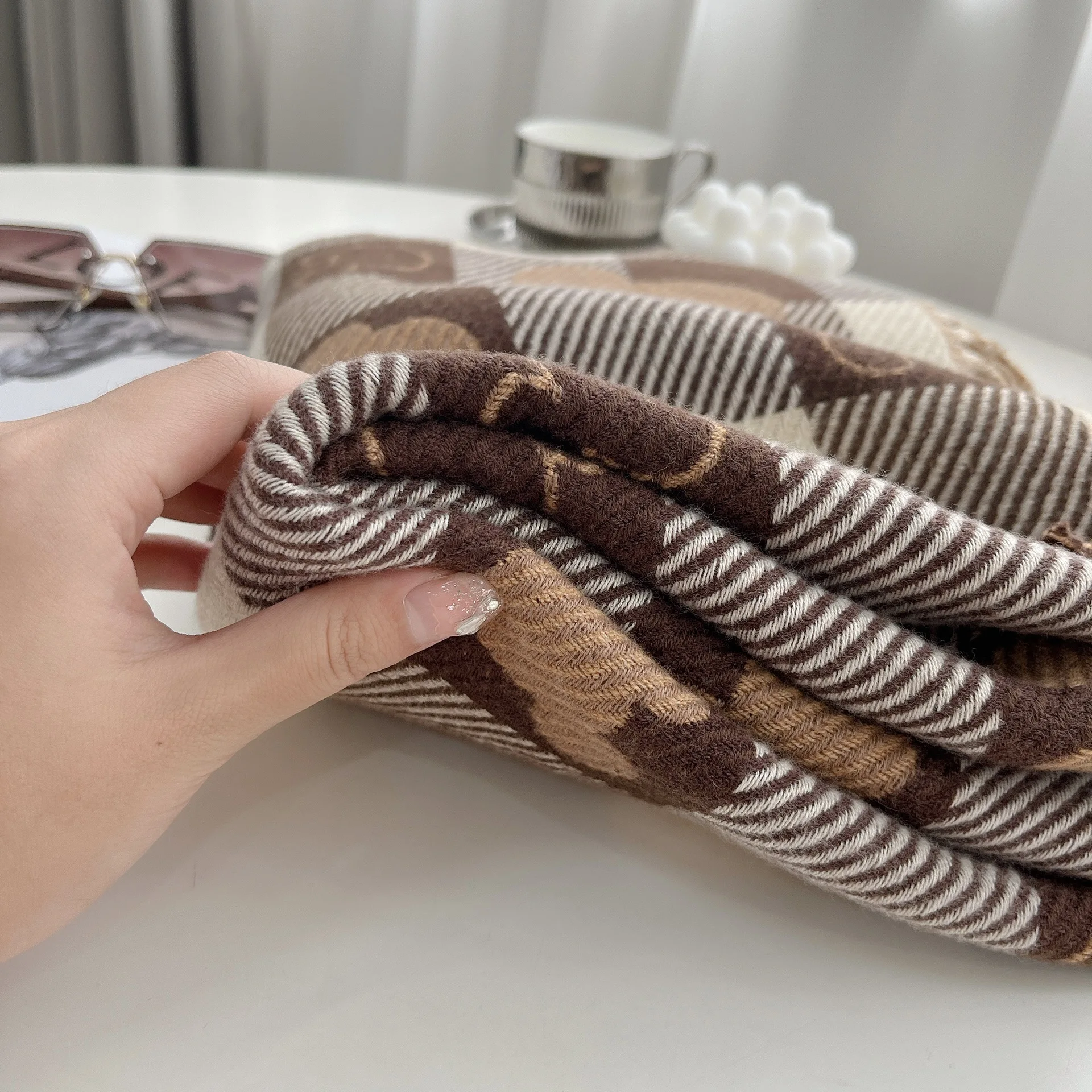 New Disney Mickey Scarf Cute Cartoon Mickey Girls Soft Cashmere Scarf Autumn and Winter Warm Fashion Holiday Gifts