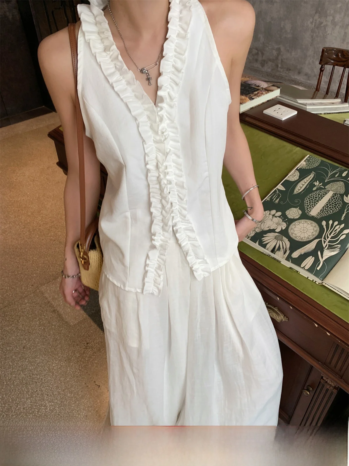 

GV Big Brother Airelles Aosphere 3D Lace V-ne Vest Top Design Sensation Women Summer New Sle Commute Loose Fit