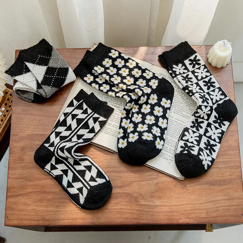 Women Black White Wool Socks Female Winter Warm Japanese Style Ladies Socks Plaid Retro Check Flower Print Harajuku Girls Sock