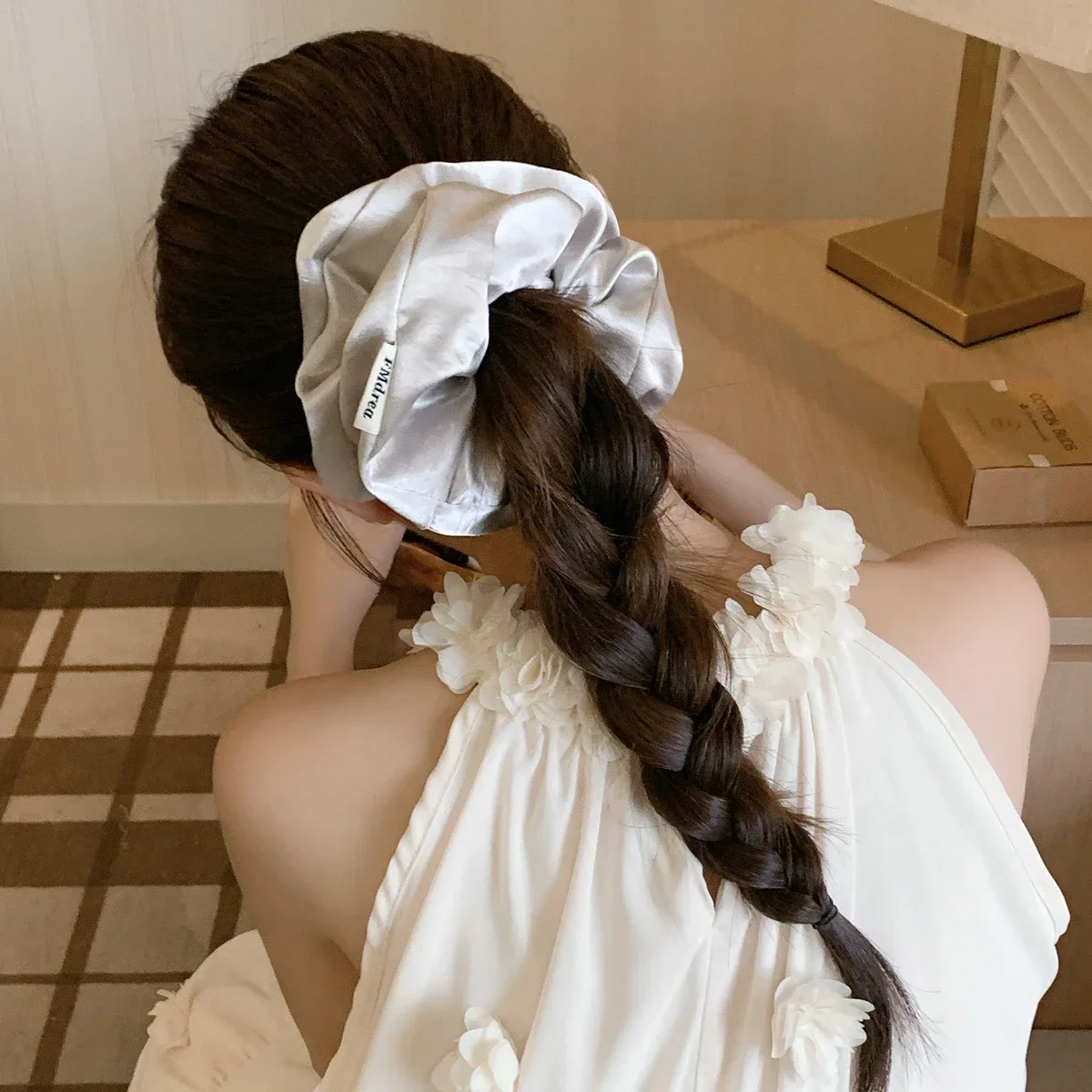 

Cream-Colored Glossy Satin Bow Hair Tie Luxurious Hair Band for Women Elegant Solid-Color Hair Accessory New Style Hair Ribbon