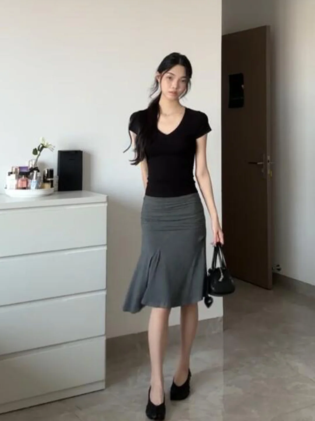

Grey Asymmetrical Pleated High Waist Women's Skirt Versatile Casual A-Line Fish Tail Skirt Design Summer New Arrival