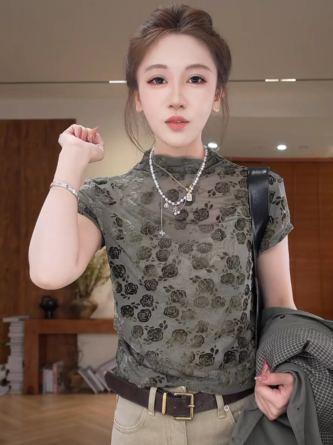 

Spring Early Rose Embroidery Slim Fit ort Sve T-irt Waist Cinching Luxury Sle Women's round Ne Casual Top