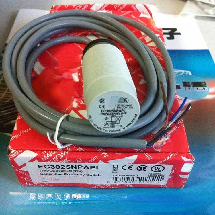 

Capacitance sensor proximity switch EC3025PPAPL New original
