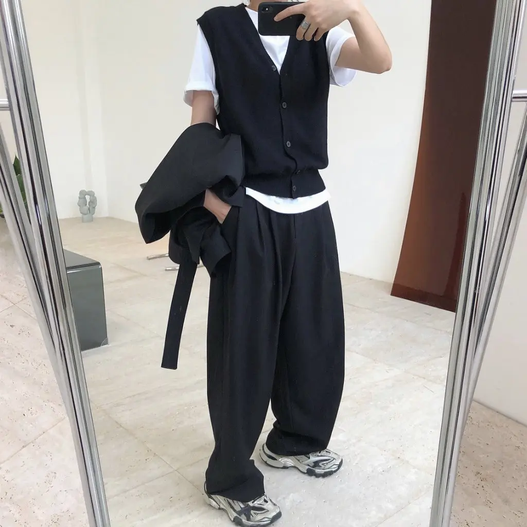 

Women's Spring Korean Fashion V-Neck Knitted Sleeveless Vest Cardigan Simple Casual Loose Slimming Top