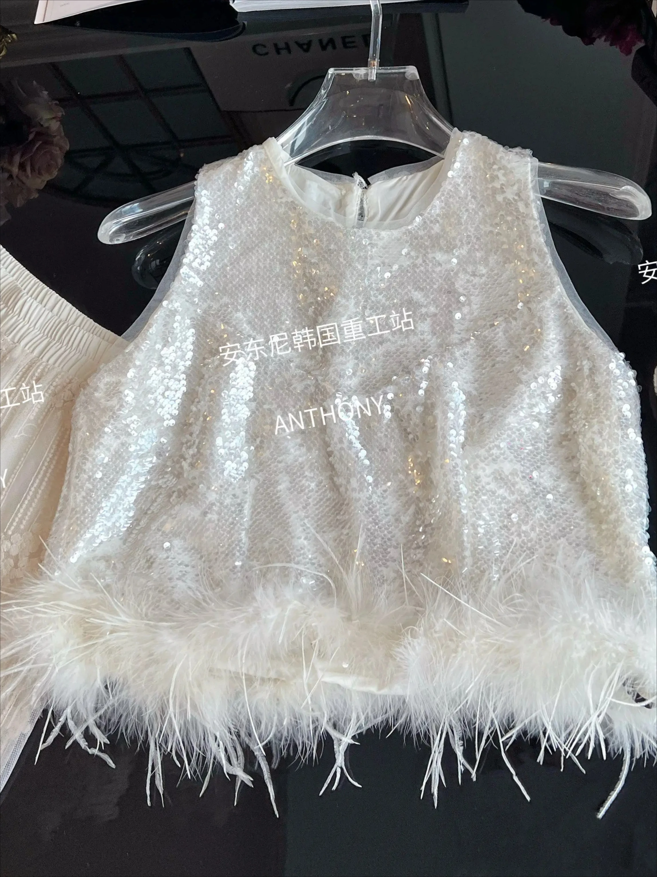 

Новинка лета 2026: Женский укороченный жилет с пайетками в корейском стиле, приталенный, с плюшевыми вставками, для создания образа в стиле знаменитостей.