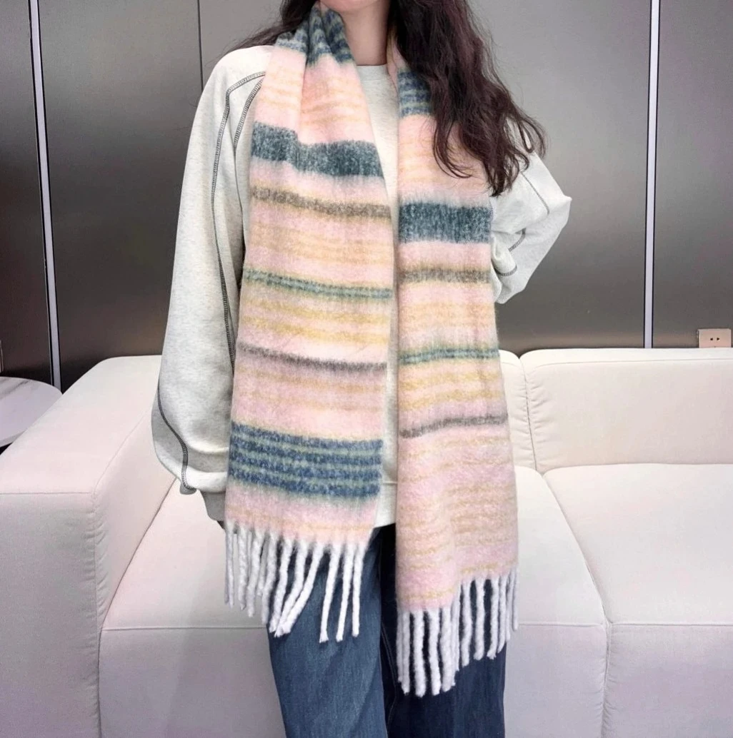 

Luxury Saturn Scarf Unisex Winter Warmth Shawl Soft and Thick Plaid Scarf Niche High-End Design Autumn-Winter Warmth Accessory