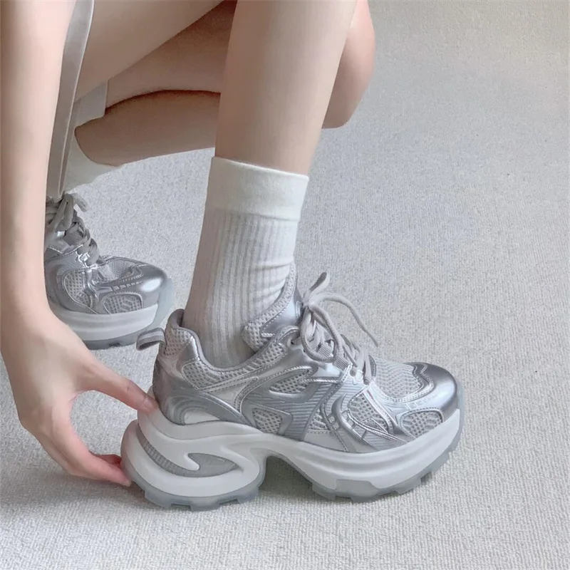 

Новые осенние туфли для папы из натуральной кожи, увеличивающие рост, 7 см, серебряные, женские туфли для спорта и отдыха на толстой подошве