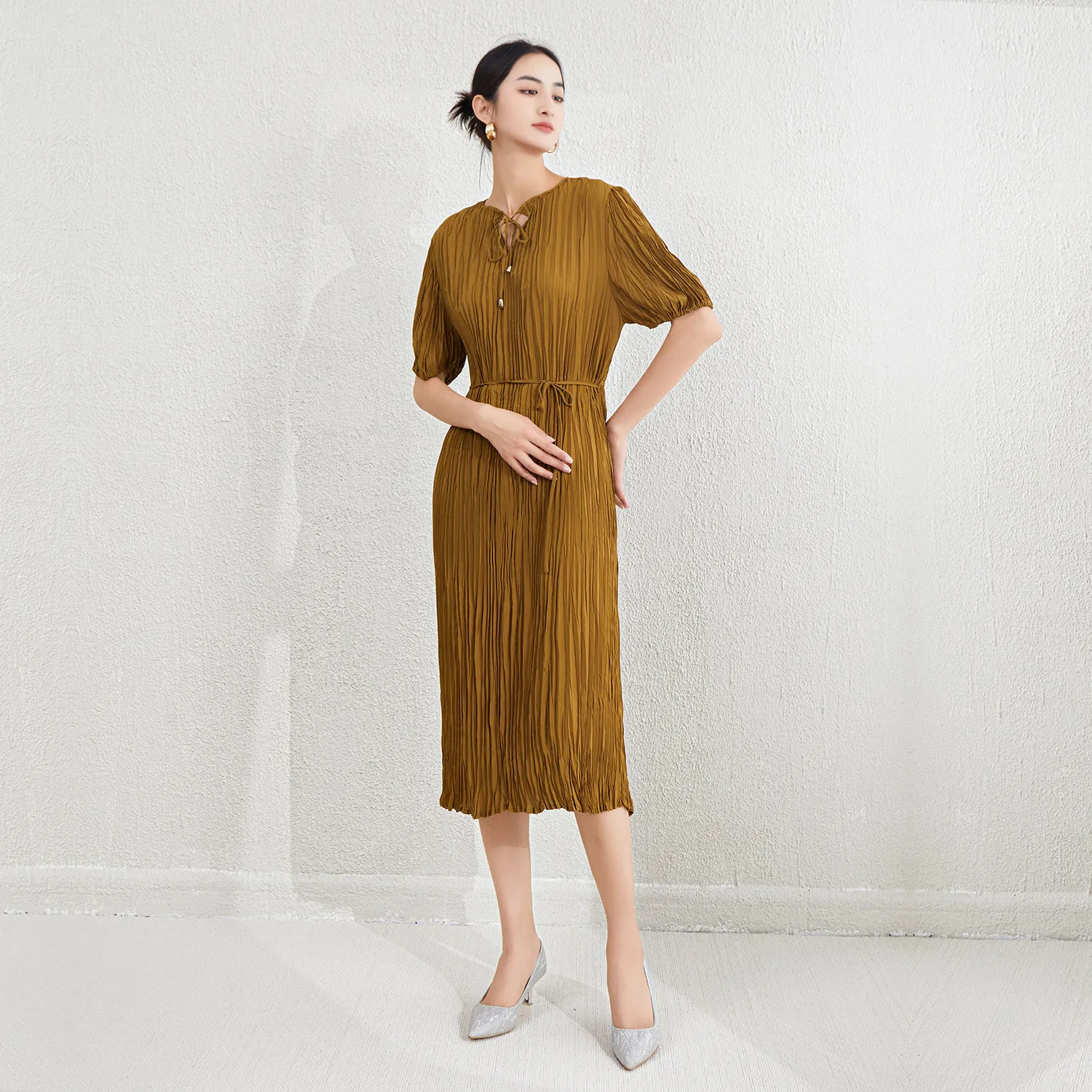 

High Quality Miyake Pleated Women's Dress Fashion Elegant Round Neck Belt Loose Women's Casual Dress