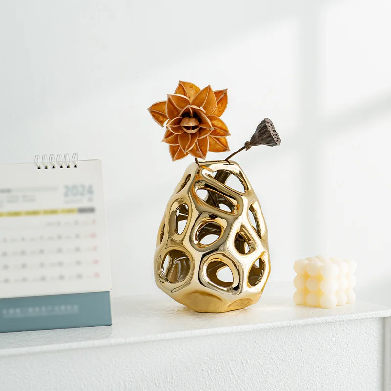Electroplating Gold Hollow Ceramic Vase Delicate Flower Arrangement Container Living Room Countertop Vase Crafts Home Decoration