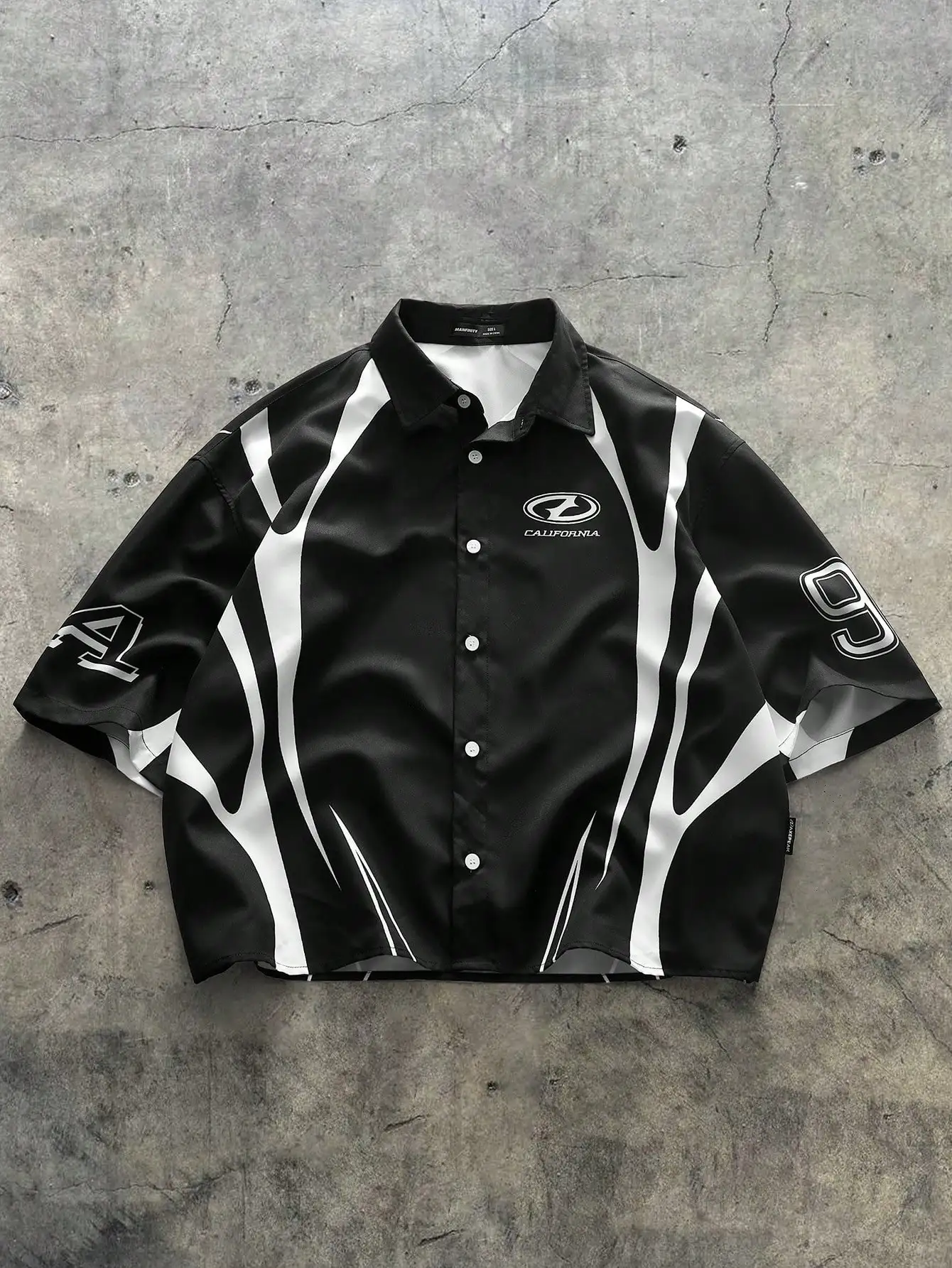 

Men's Oversized Short Sleeve Button-Up Shirt with Bold Graphic Stripes