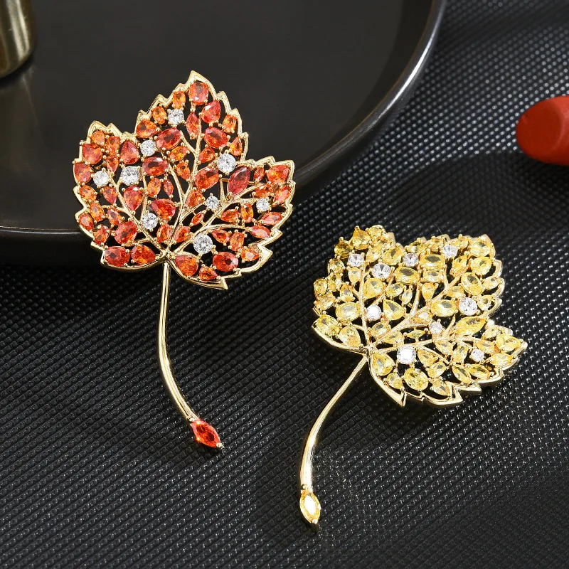 New Luxury Chinese Style Gold Maple Leaf Brooch For Women Lucky Auspicious Zircon Lapel Pin Suit Coat Elegant Holiday Party Gift