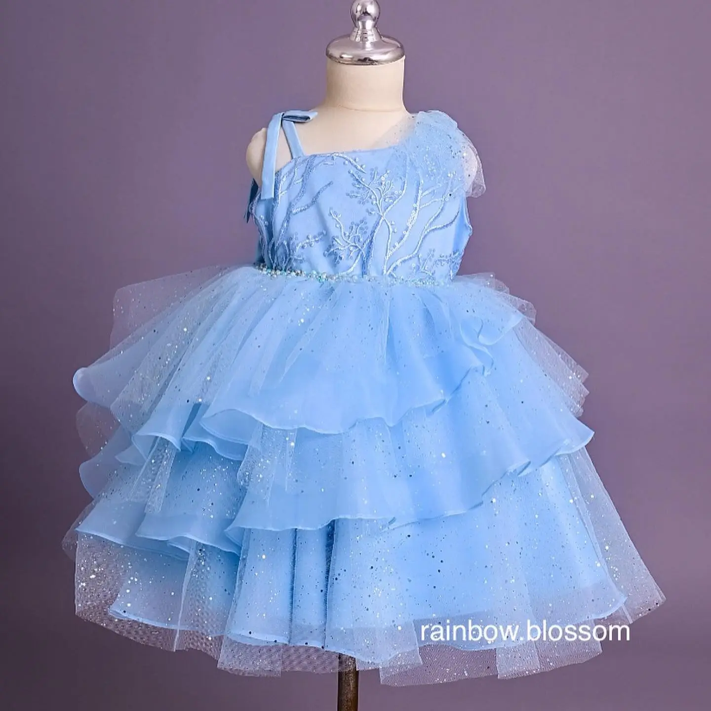 Sky Blue Ball Gown Flower Girl Dresses Tiered Sequins Children Birthday Party Gowns with Bows Luxury Beads Wedding Guest Dresses