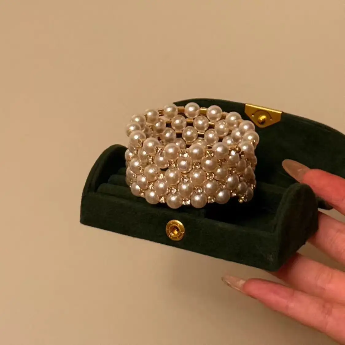 New Retro Imitation Pearl Flash Diamond Wide Version of The Bracelet Women Light Luxury Senior Sense of Hand Fashion Accessories