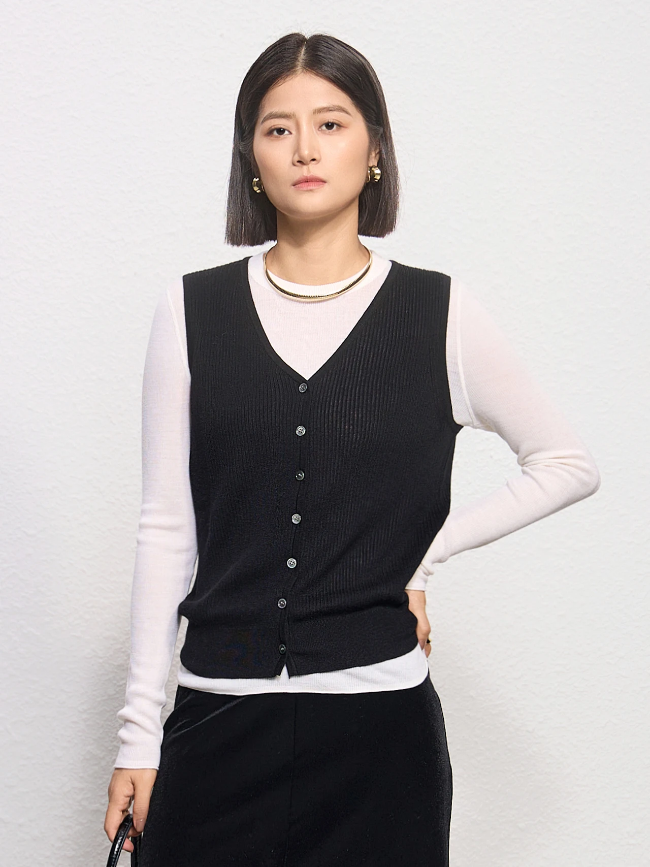 

Элегантный шерстяной жилет с V-образным вырезом для женщин, вязаный топ, модный весенний стиль, с пуговицами, стандартный крой, цветной