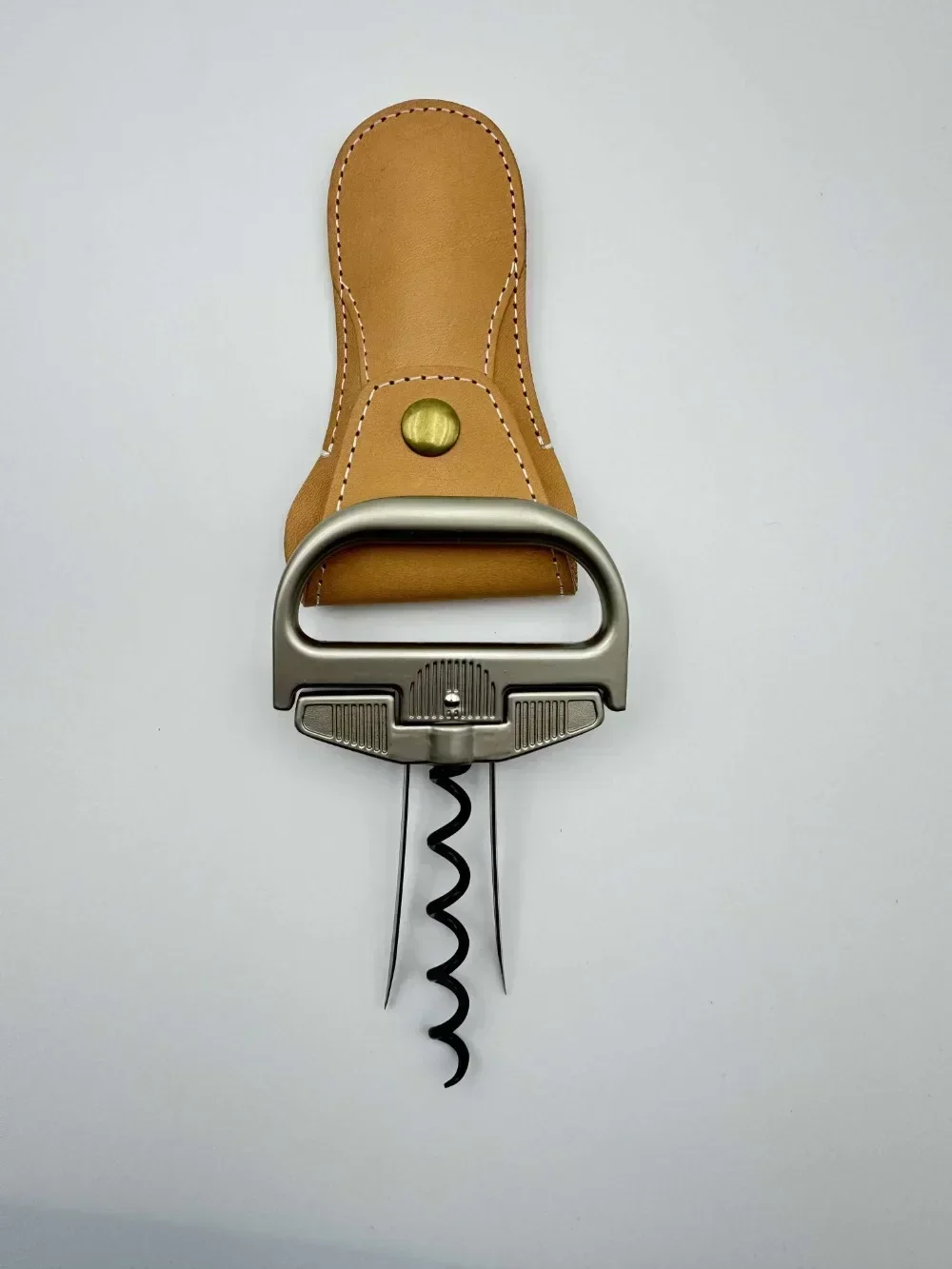 

Portable Wine Bottle Opener with Alloy Body – Uncorks Bottles and Removes Corks Effortlessly