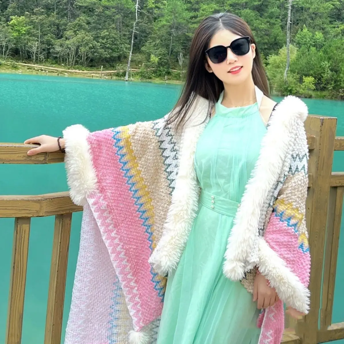 Ethnic Style Vintage Shawl Cloak Thick Furry Edge Warm with Ball Travel Shawl Women Ponchos Autumn and Winter Capes Scarf Wh60
