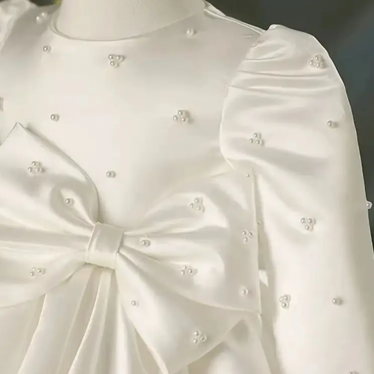 

White Children's Evening Gown Pearl Embellished Flower Girl Dress Exquisite Everyday Outfits and Children's Hosting Attire