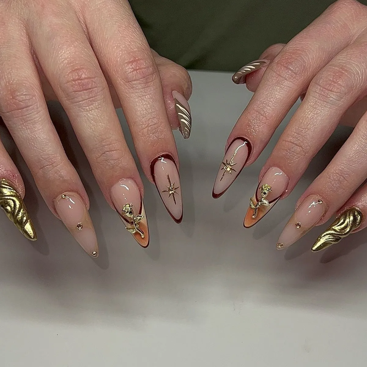 

24PCS Light Luxury Almond False Nails Retro 3D Roses Designs with Golden Star Diamonds Fake Nails Wearable French Nail Tips Art