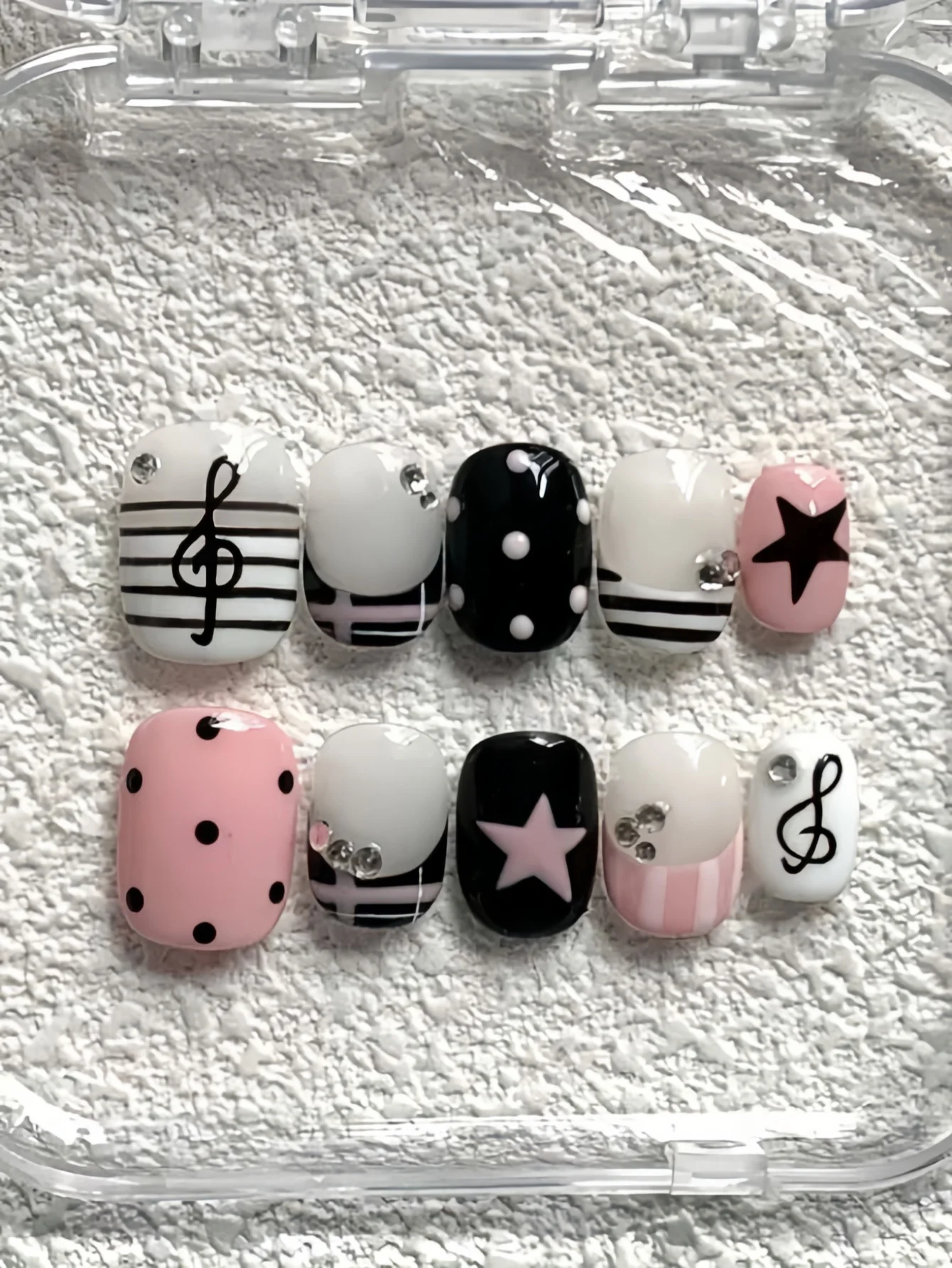 10-Piece Set of Y2K Sweet and Spicy Style Press-On Nails, Short Square Oval Shape, Black, Pink, White, with Musical Notes, Stars, Stripes, and Polka Dots, Reusable Fake Nails